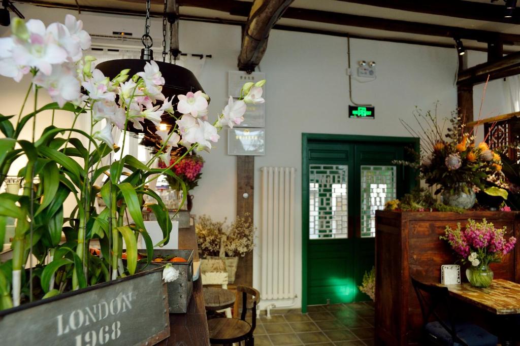 Front desk [24-hour]