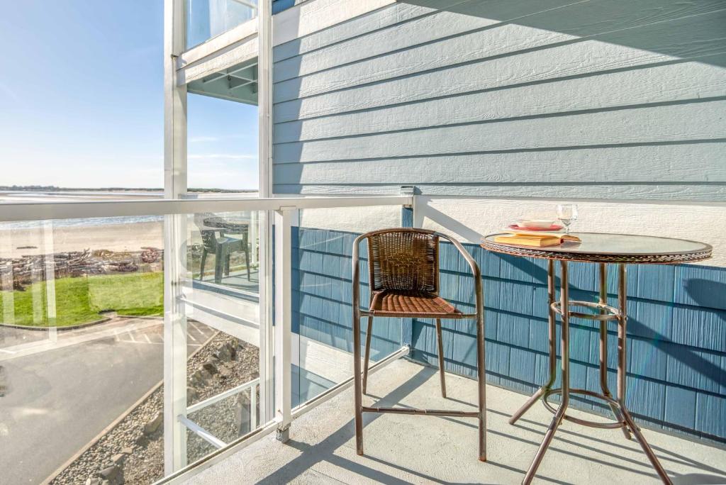 Waters Edge 303, Lincoln City