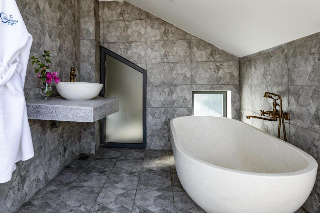 The Watermark Beachside Hotel photo