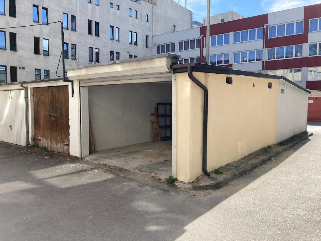 Penthouse stan 80m2, terasa 36m2, garaža... centar Banja Luke - gradski park - 4