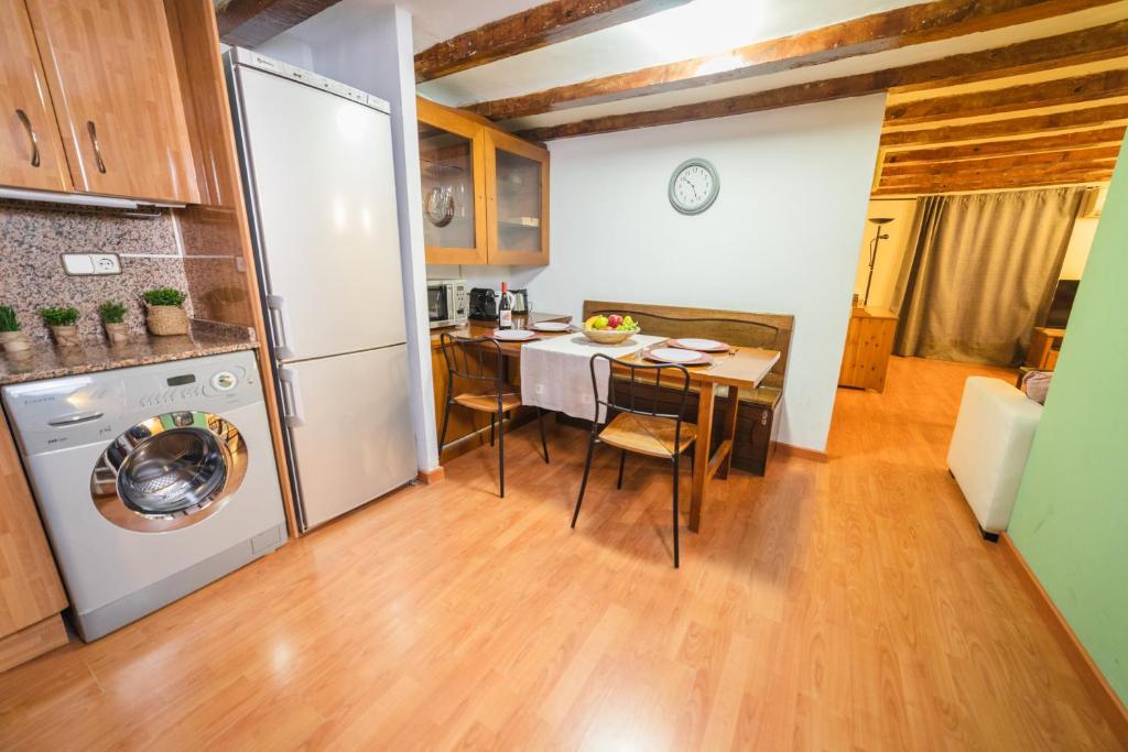 Rustic Poble Sec Apartment - 3