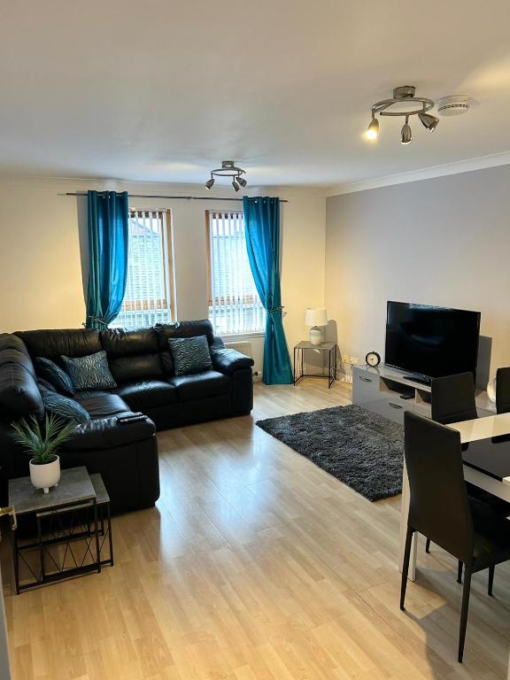 Spacious, modern 3 bedroom luxury flat in centre location, Broughty Ferry