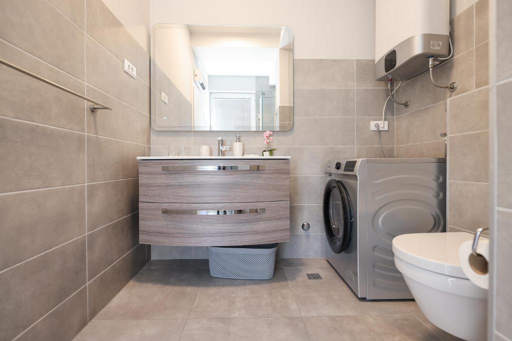 Elegance Studio Apartments photo