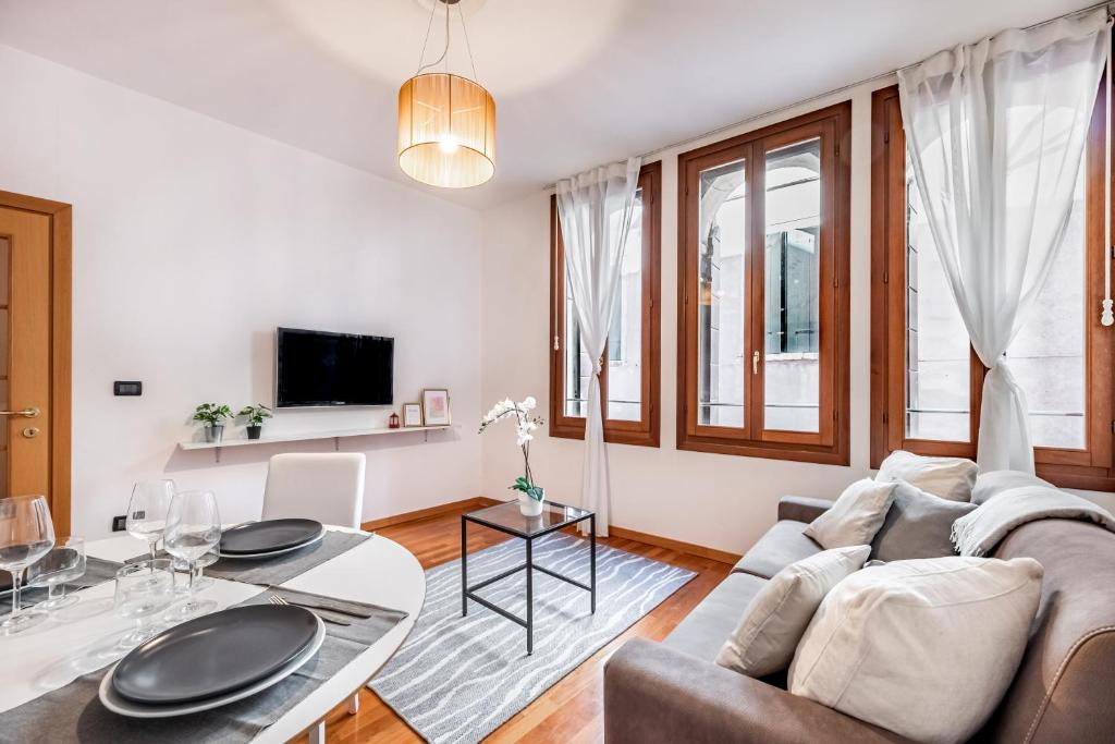 The Most Central In Venice [ San Marco Rialto ], Benátky