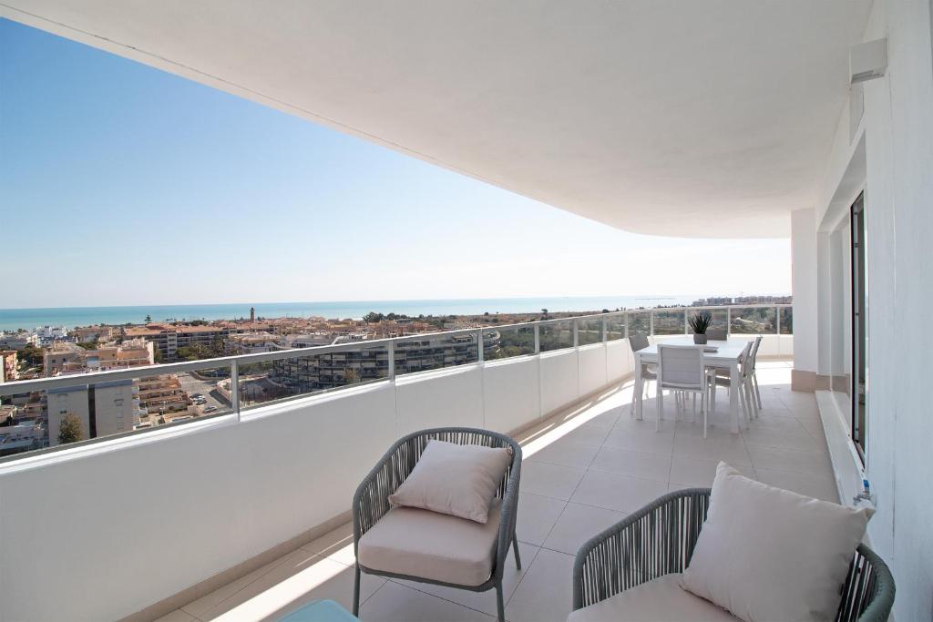 Global Properties, Moderno apartamento con vistas a la costa mediterranea en Gran Canet, Canet de Berenguer