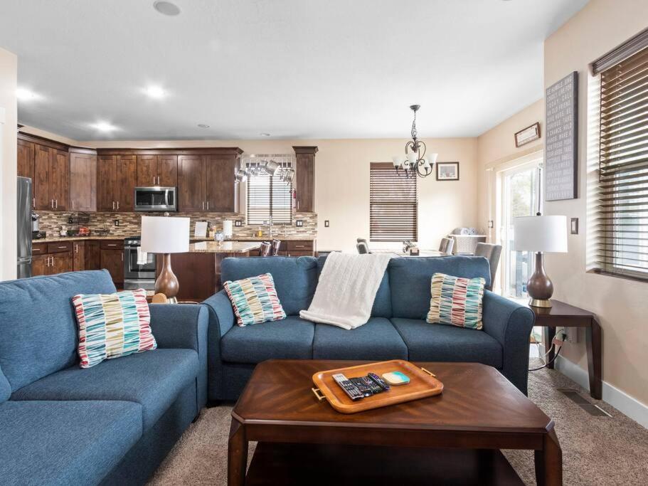 Sandy, UT home. Near the best skiing in the world, Sandy