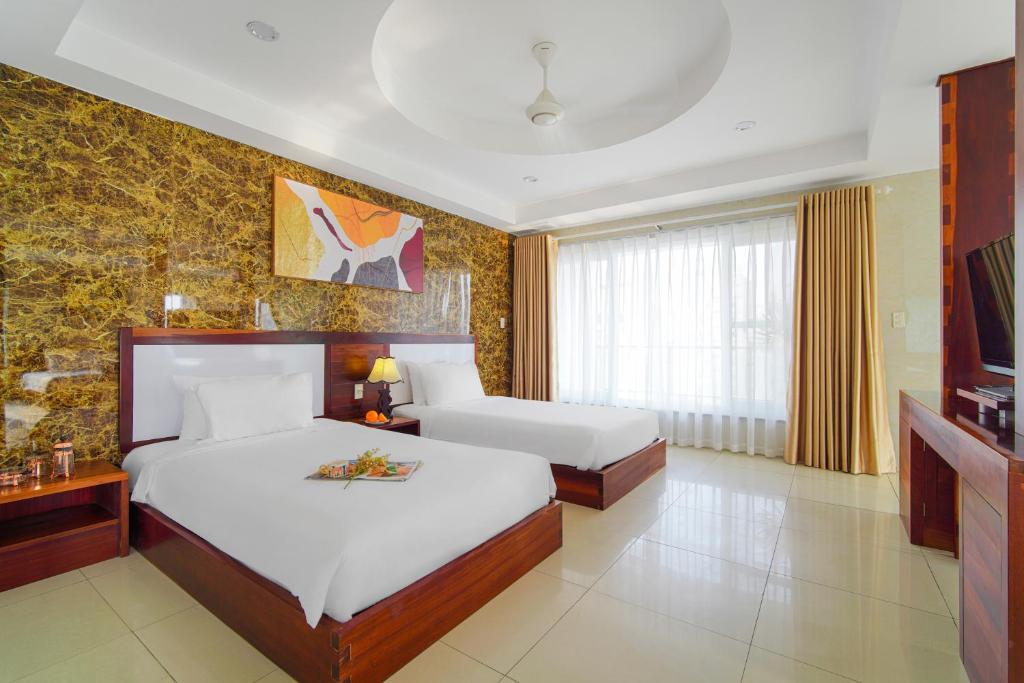 Shared lounge/TV area