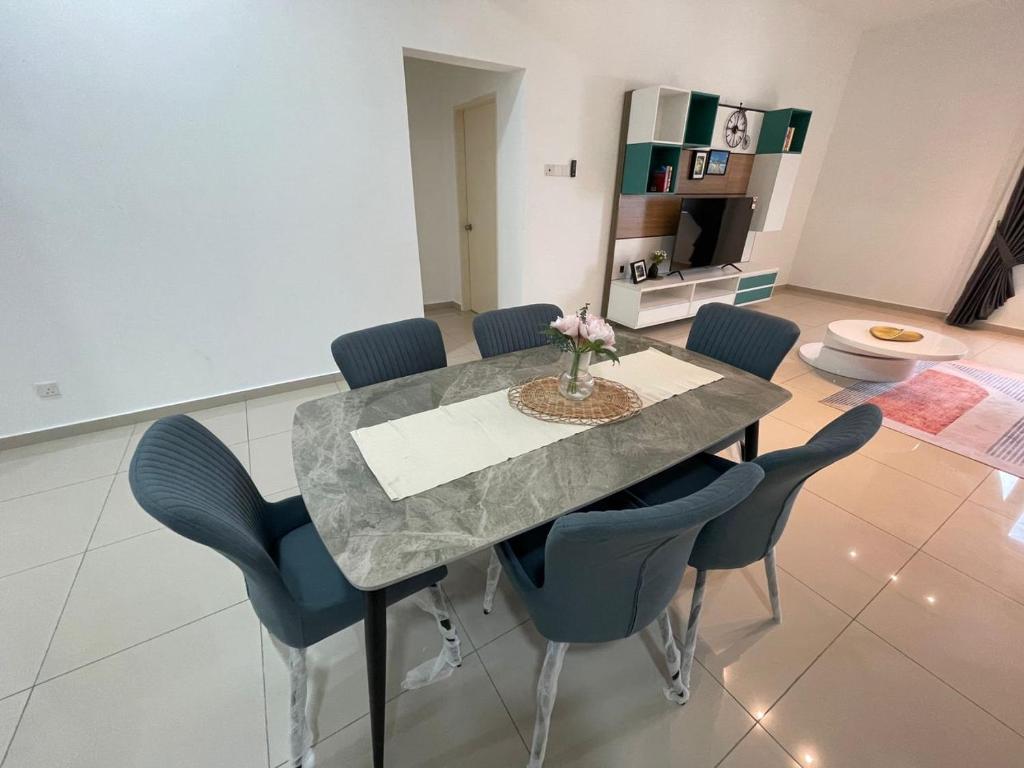 Family Cozy Homestay - Alpha IVF at Strand Mall photo