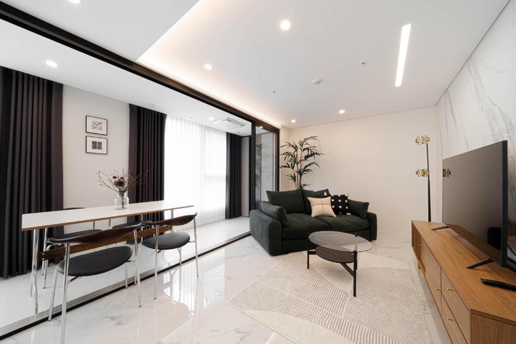 Le collective Gangnam SAC Signity