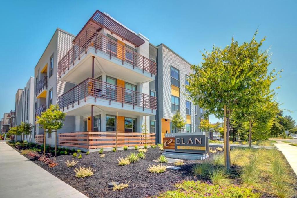 Elan Menlo, Menlo Park