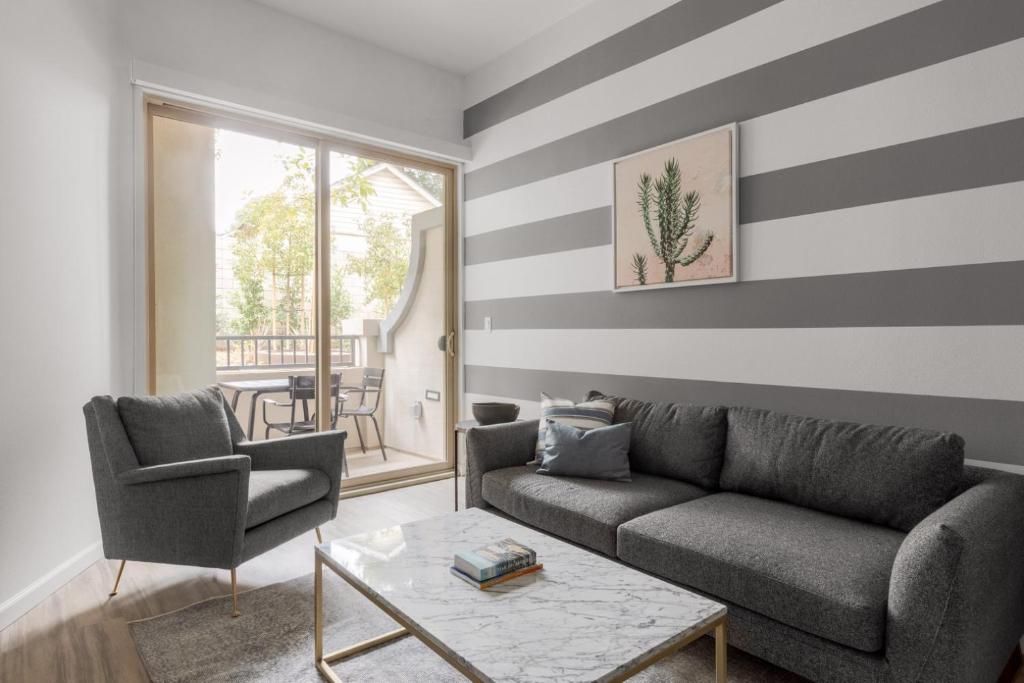 Westchester 1BR w Gym Pool nr Venice Beach LAX-244