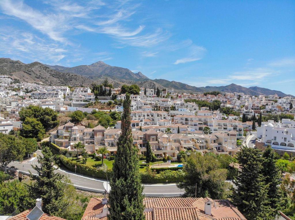 Nerja Paradise Rentals - Villa Ambar - 2