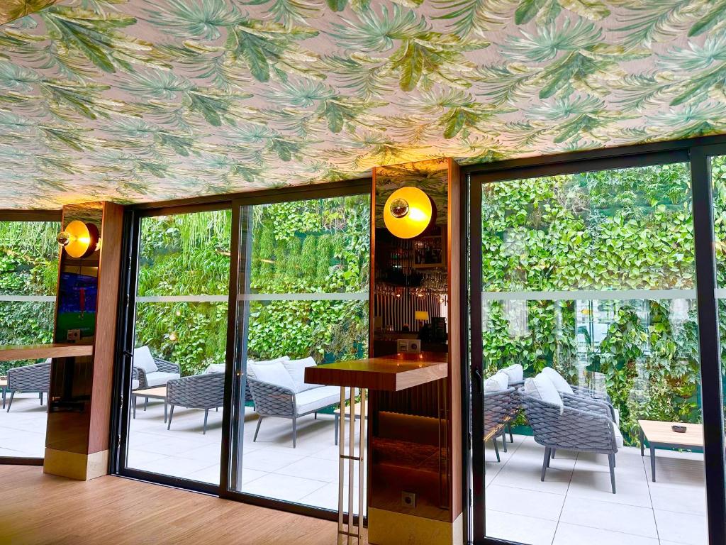 Bar/lounge