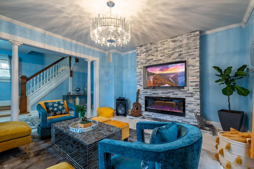 Have The Best Stay At Our Modern Art Gallery Home home in Martinsburg