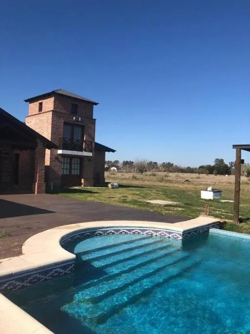 Casa de campo en club privado Benquerencia, hotel in San Miguel del Monte
