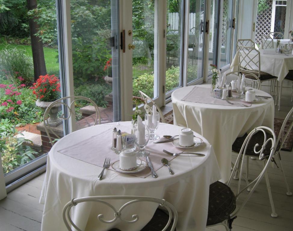 Maplewood Hotel photo