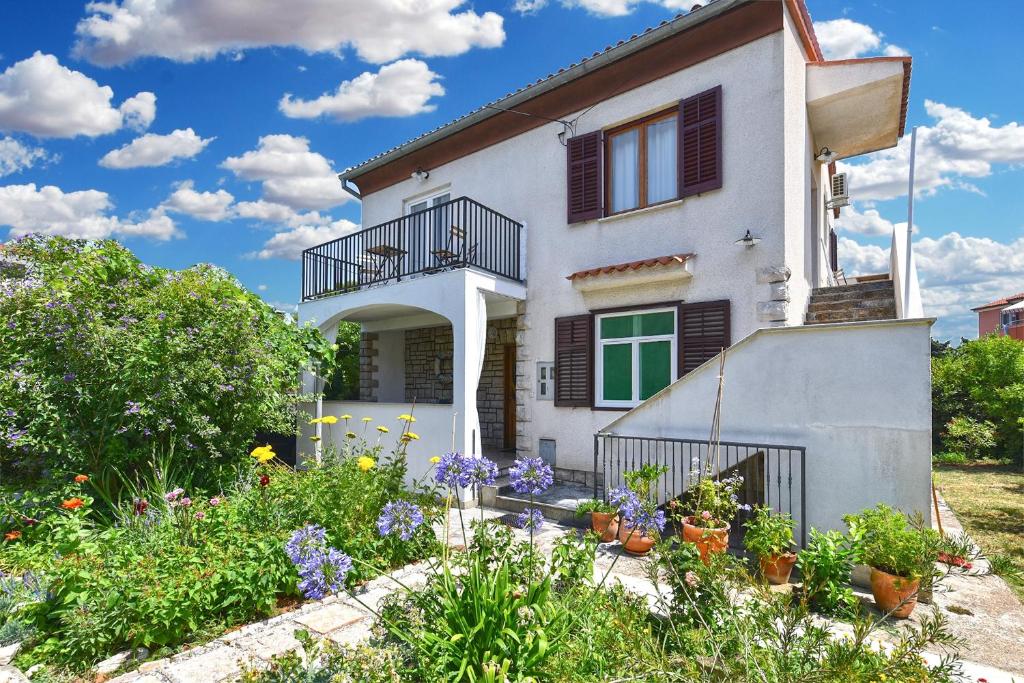 Apartments with a parking space Premantura, Medulin - 20685, Pula