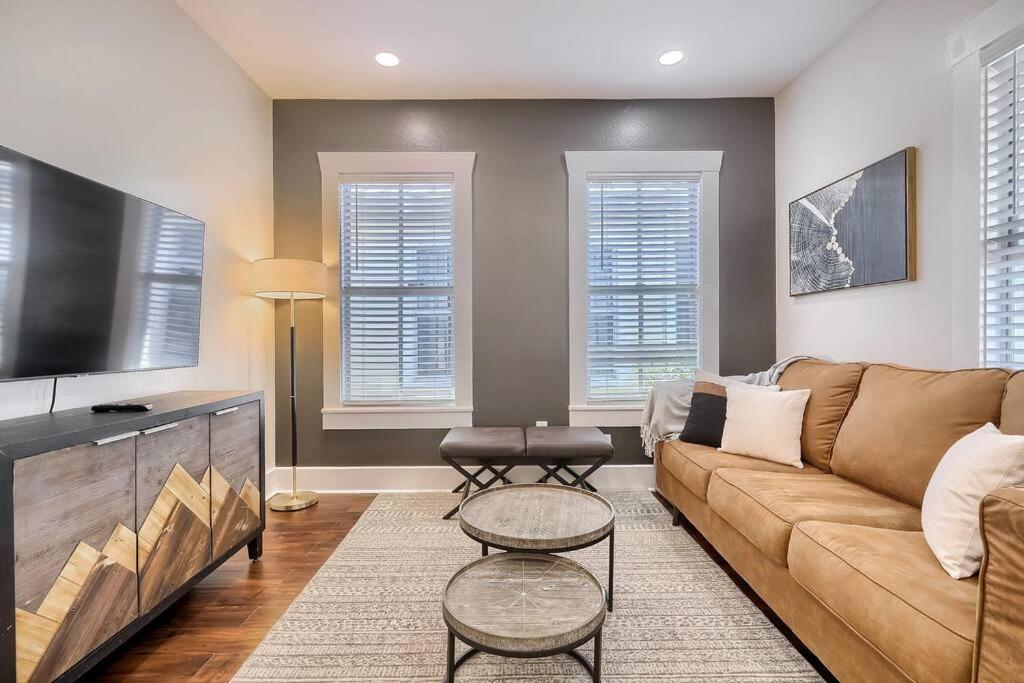 Ybor Azul Den, Tampa