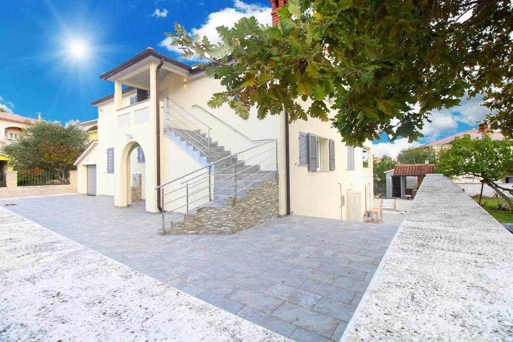 Apartments with parking space Pula - 20794, Pula