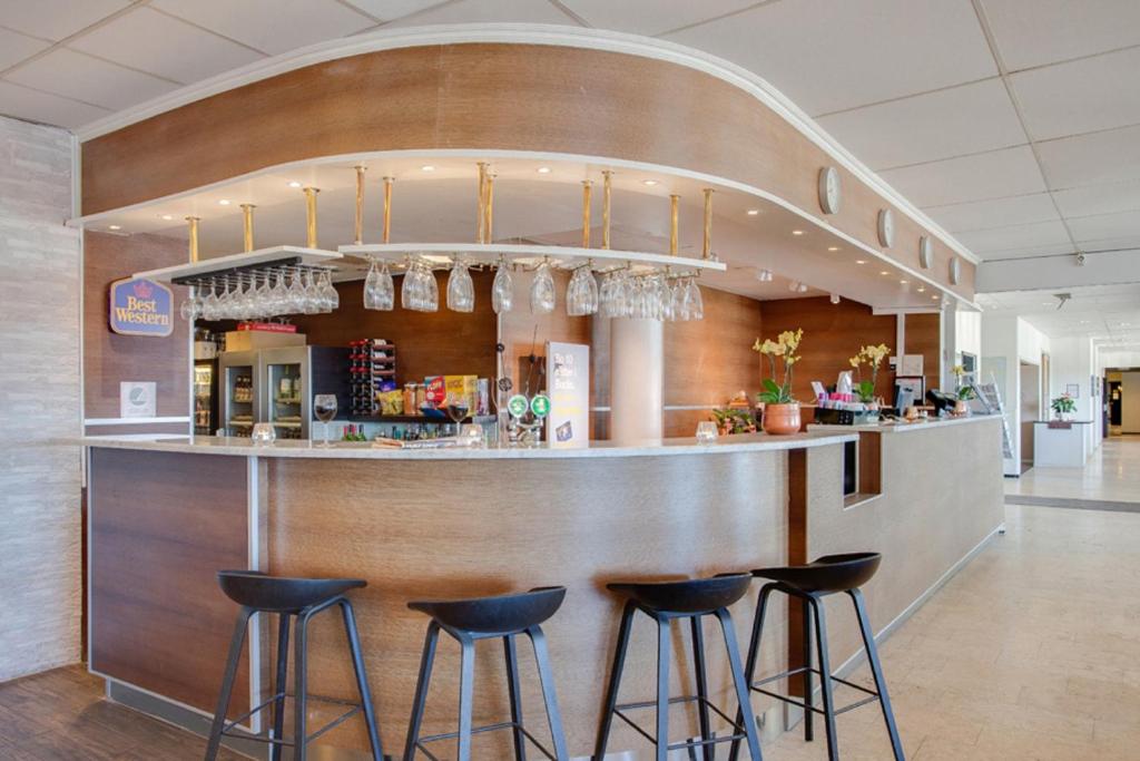 Best Western Capital Hotel Photo 37