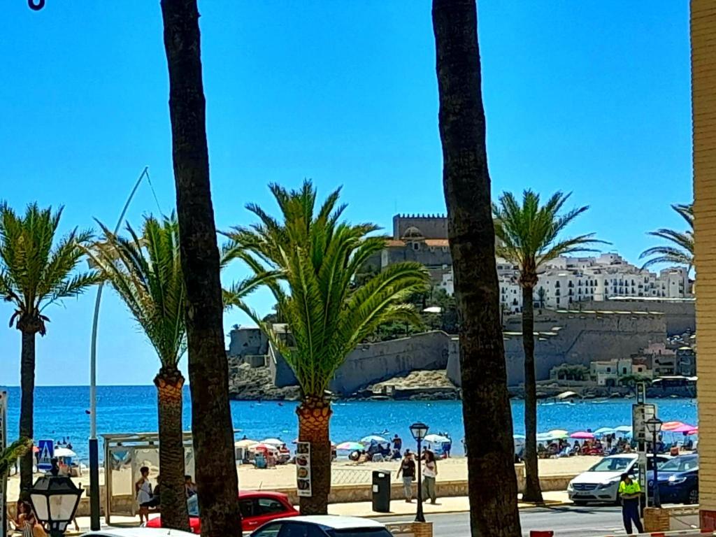 Primera línea, vistas al Castillo, Avda Papa Luna 10 - 2