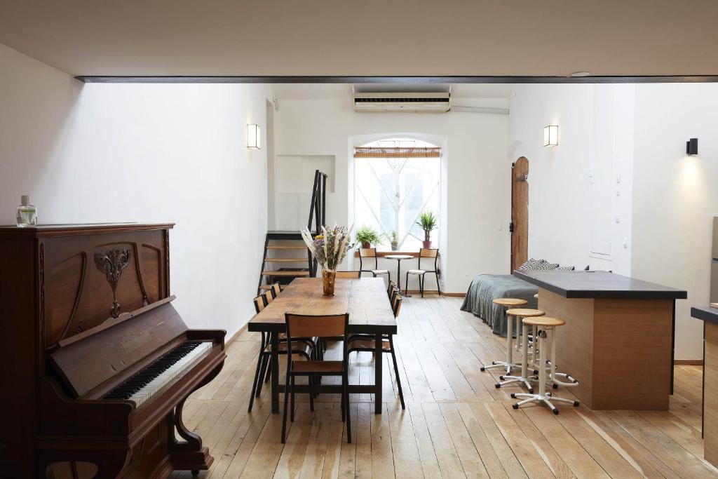 LOFT D'ARCHITECTE SUR LE VIEUX PORT - 2