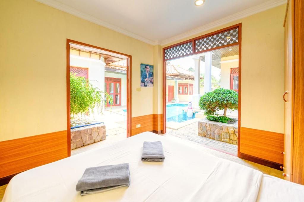 Bali Pool Villa, 5 min to walking street & the beaches photo