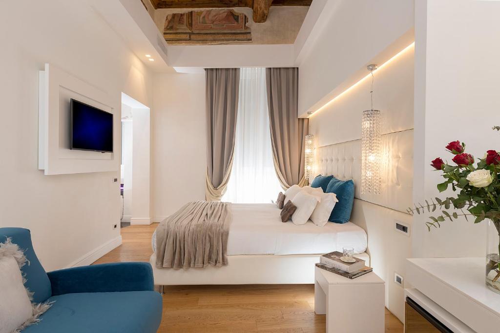 Shared lounge/TV area