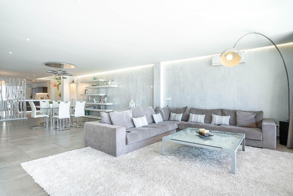 GRAND TERRACE APARTMENT in Puerto de Alcudia - 2
