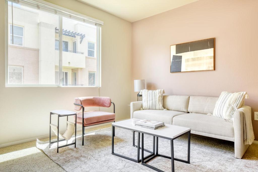 Woodland Hills 1BR w Pool Gym nr Warner Center LAX-707