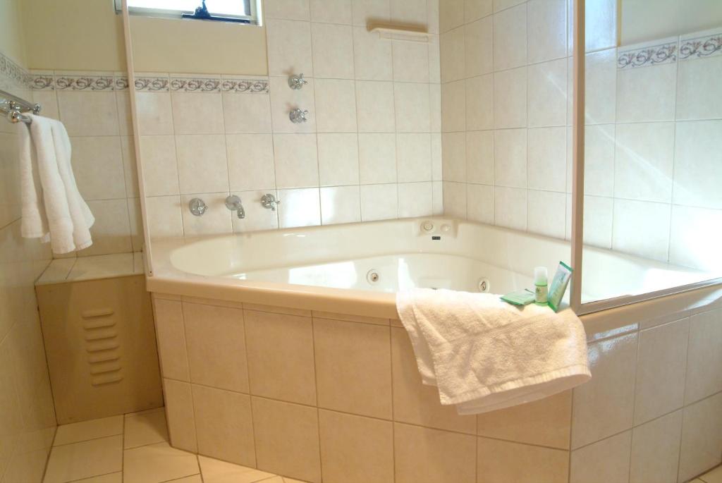 Victoria Hotel Strathalbyn photo