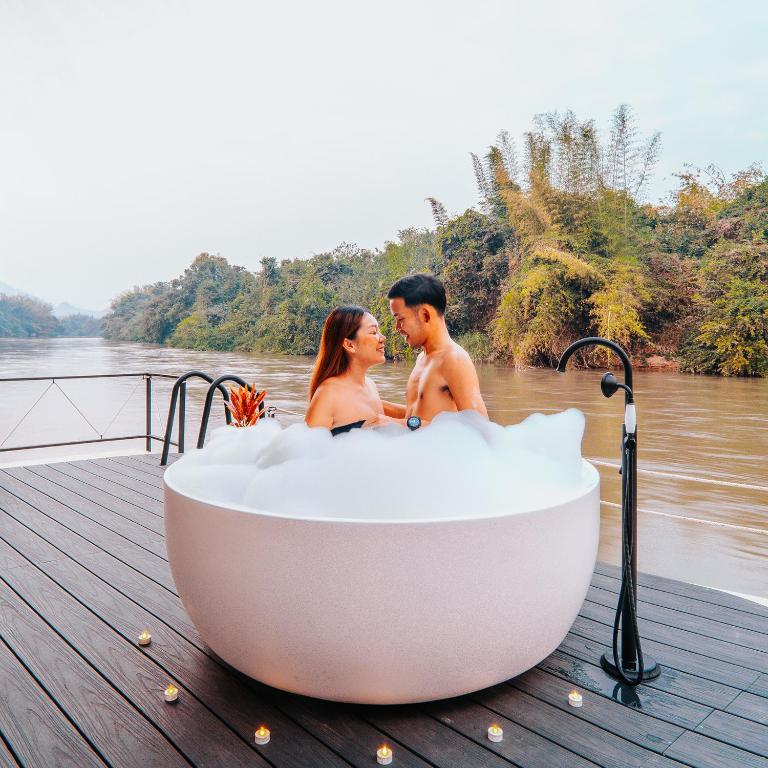 Hot tub