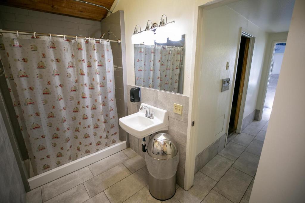 Two Bedroom Units at 1849 Condos with 3 Hot Tubs & Slopeside photo