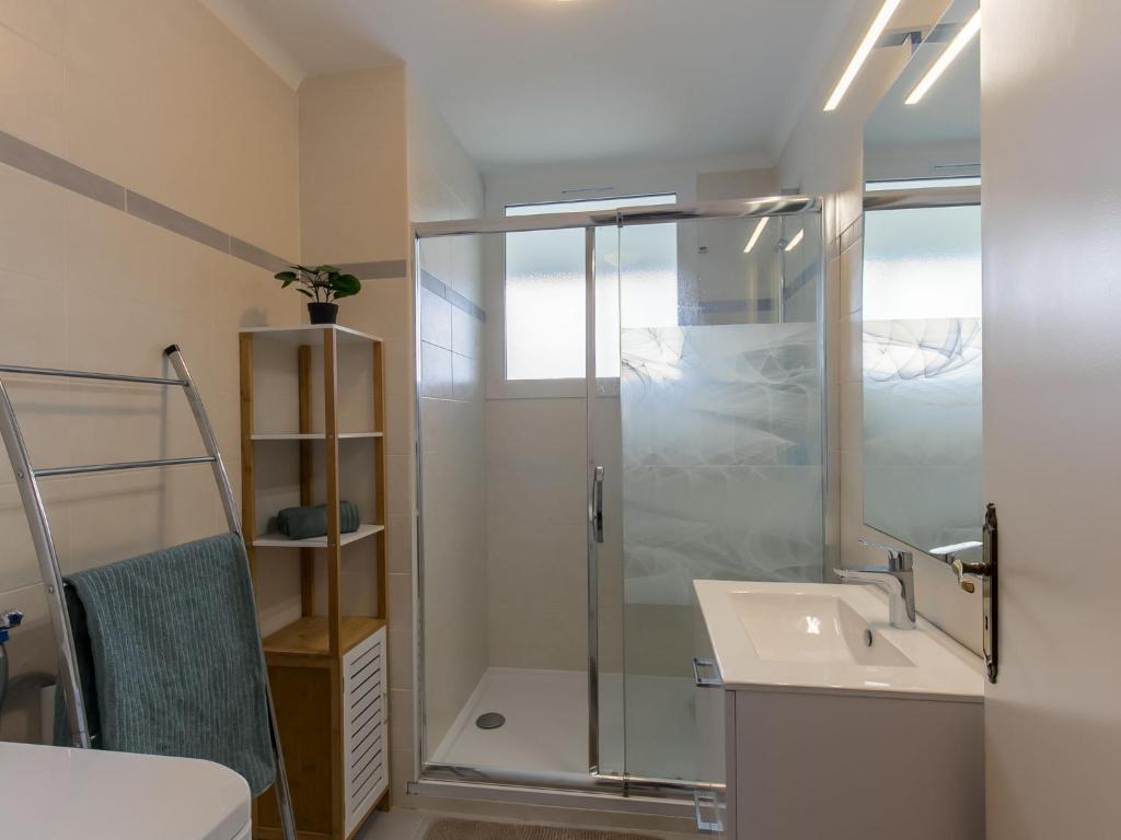 Apartment Les Glénans by Interhome - 5