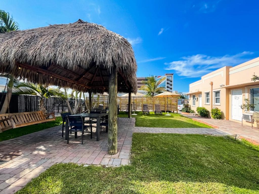 The Flamingo, Hollywood