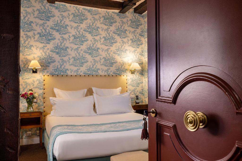 Relais Hotel Du Vieux Paris photo