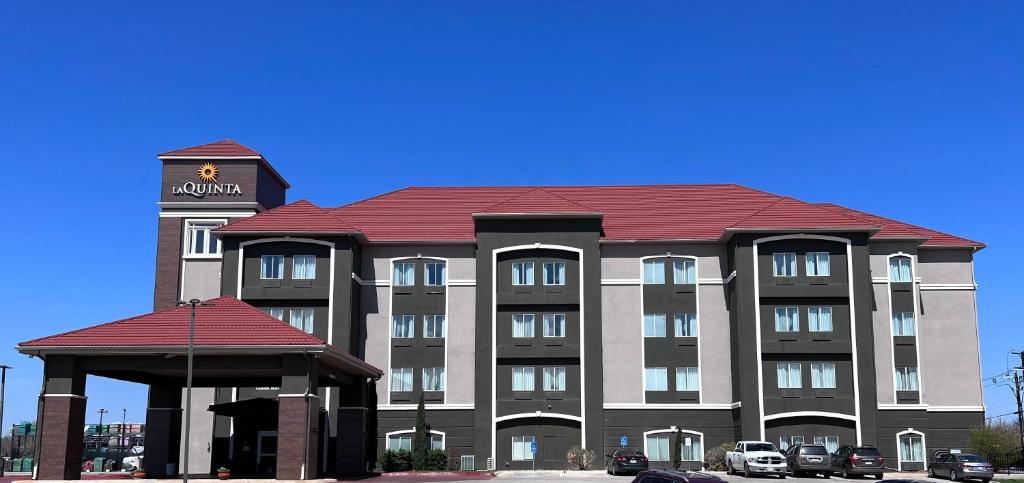 La Quinta Inn & Suites by Wyndham Brownwood photo
