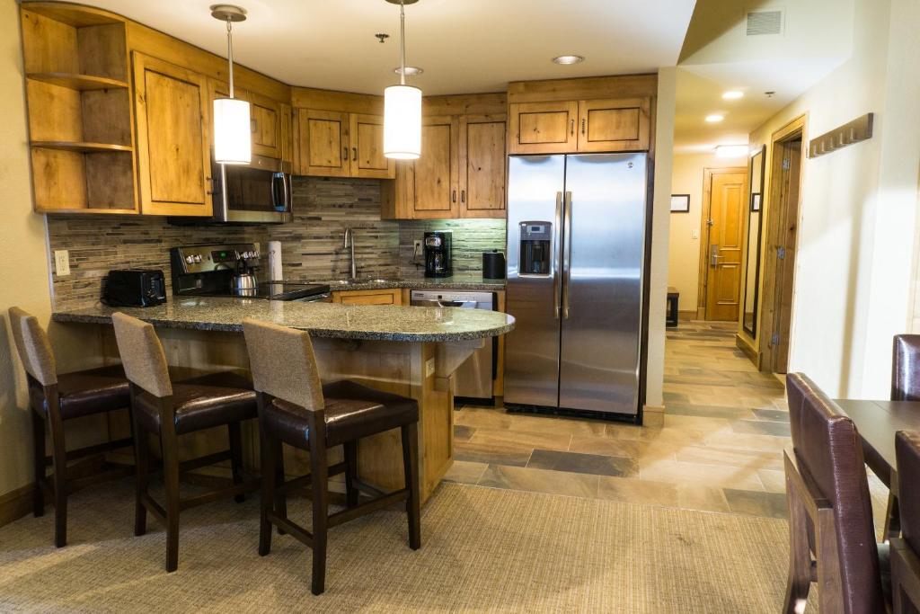 Newly updated in Canyons Village Next to Slopes, Park City