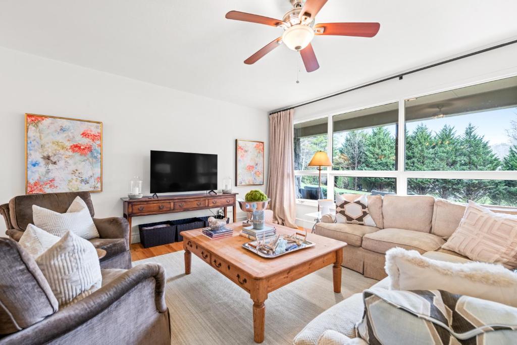 Gloryland, Black Mountain