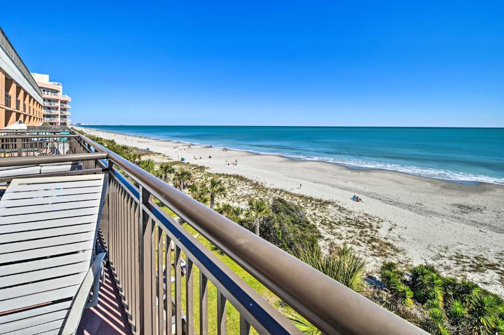 Oceanfront Myrtle Beach Studio with Huge Balcony!, Myrtle Beach