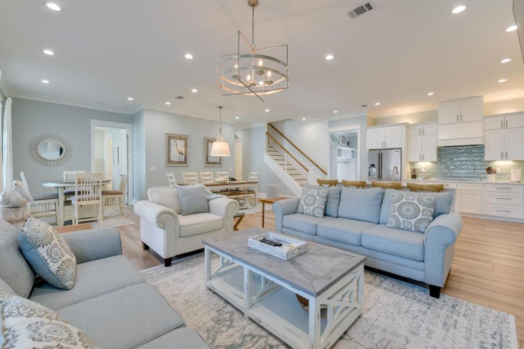 Miramar Beach Getaway with Pool Access and Fireplace!, Destin