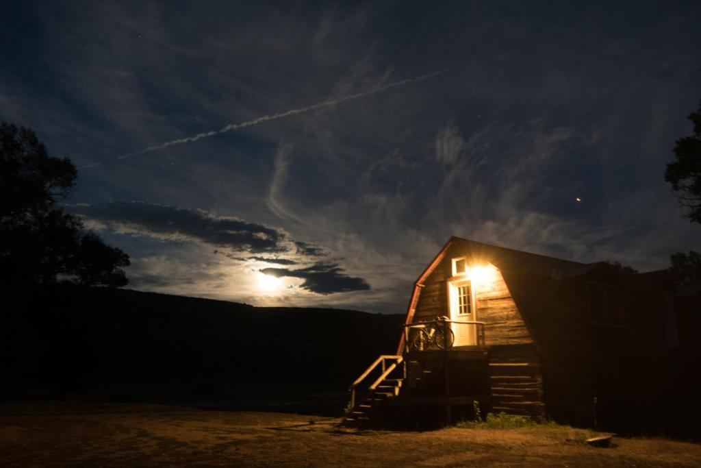 Aubin Sky Lodging at the YL Ranch, Savery