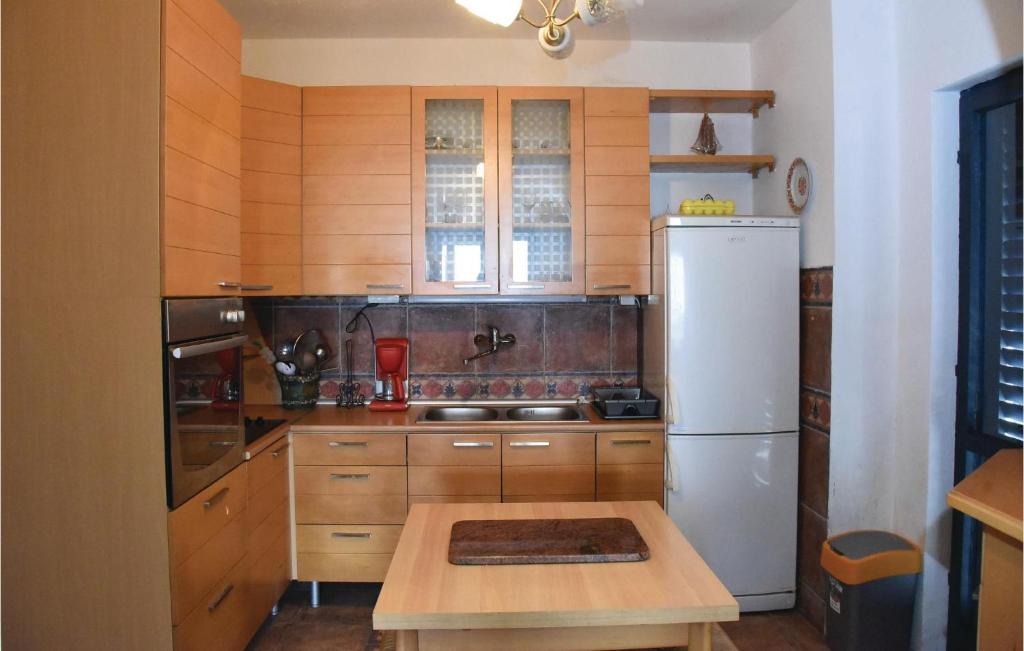 3 Bedroom Awesome Home In Dobrota - 3