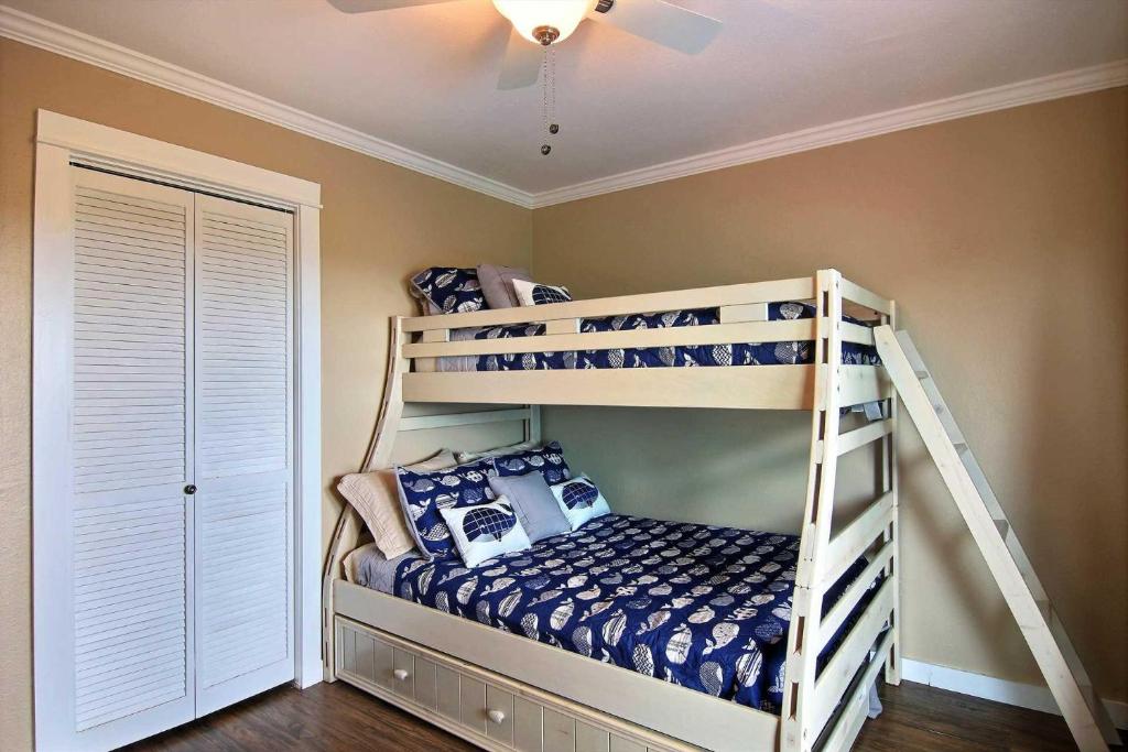 Coastal Casa Lost Colony #24 Home photo