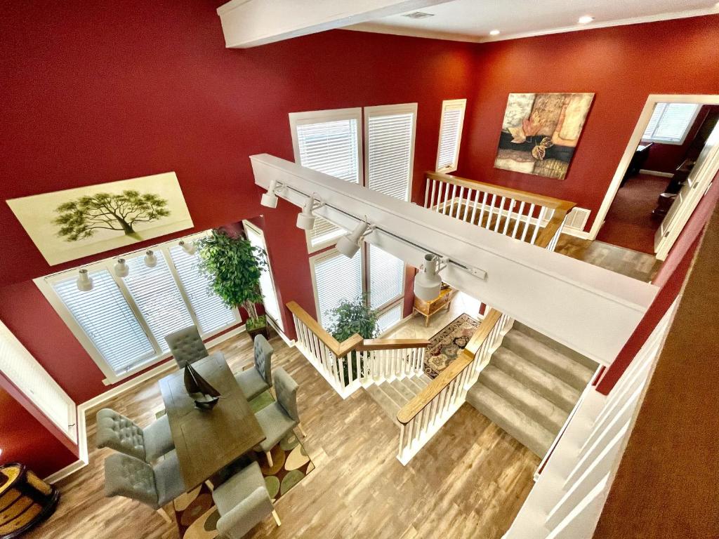 80BPD, Four bedroom, two 1 2 bath log-sided condo with lake view , garage condo, Mount Ida