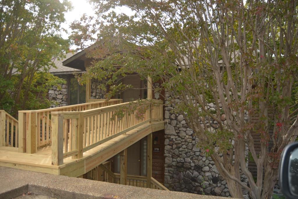 37DPD, Two bedroom, two bath log-sided condo with forest view condo, Mount Ida