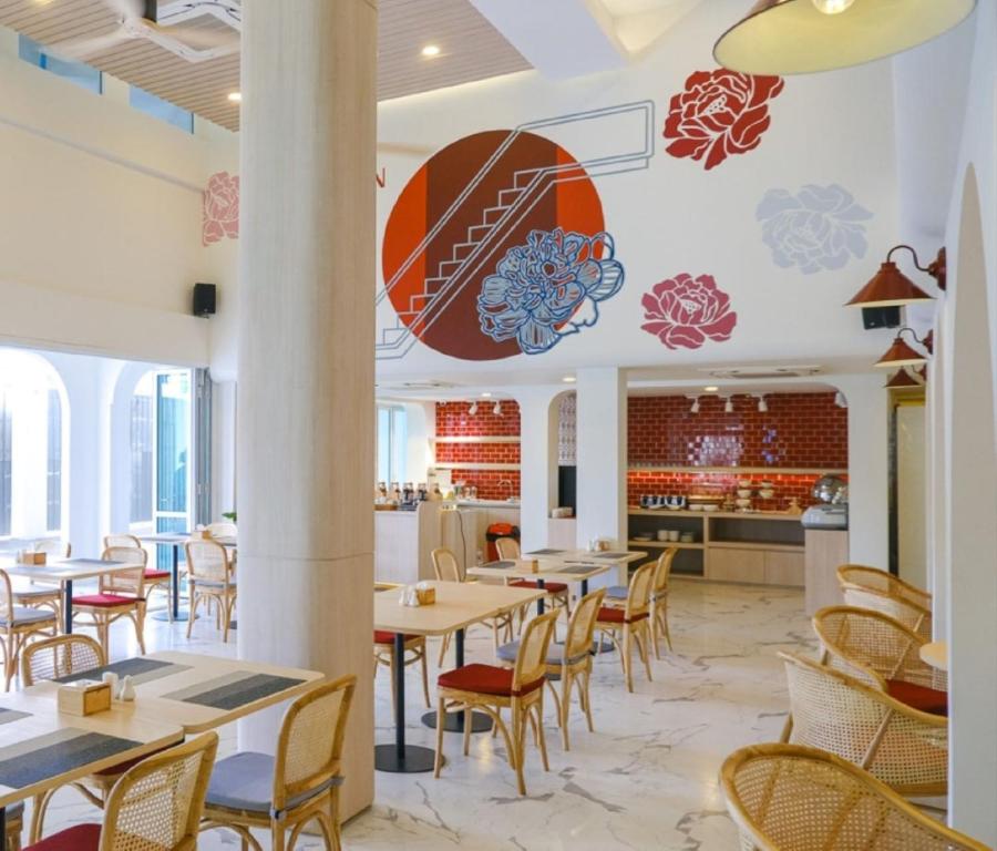 Restaurant, Hotel Midtown Ratsada in Phuket