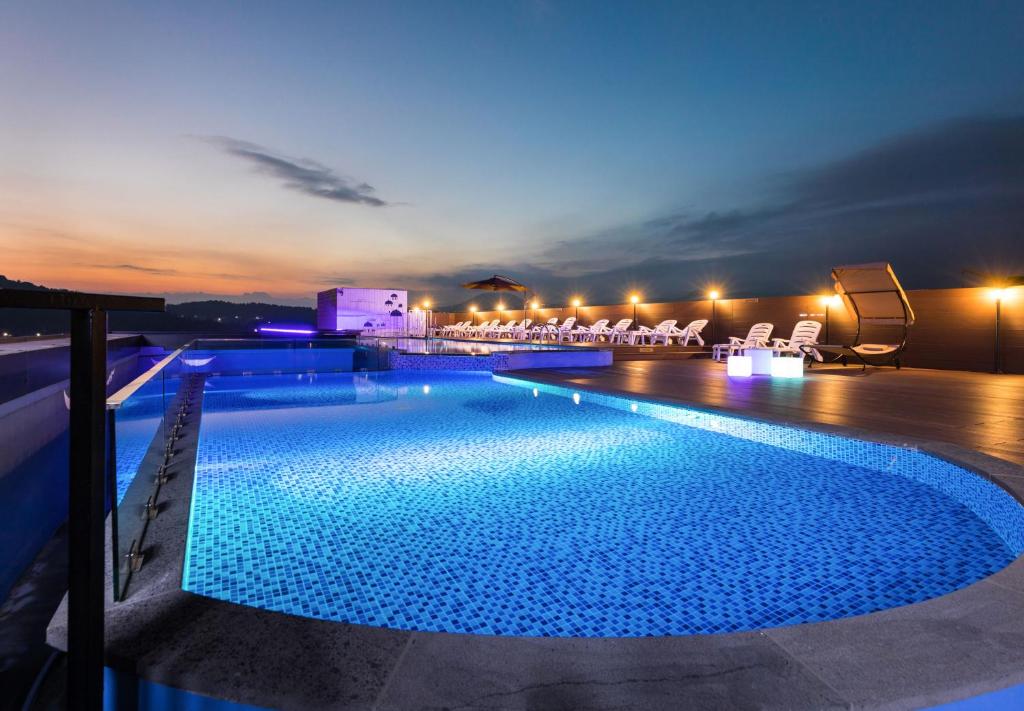 Swimming pool