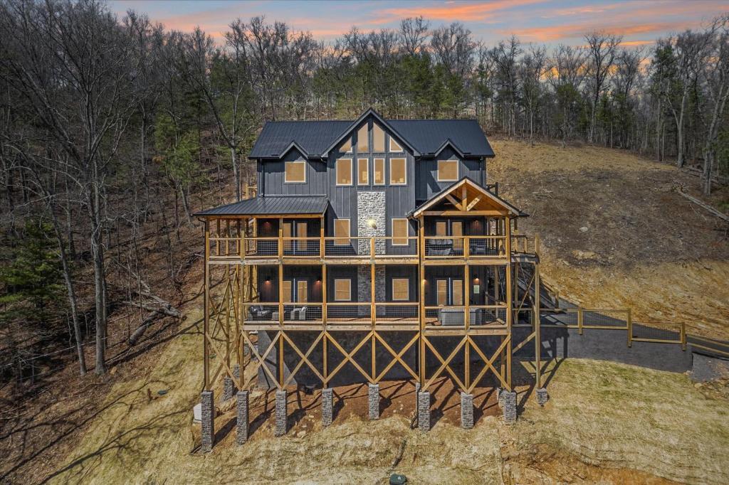 Over The Top cabin, Sevierville