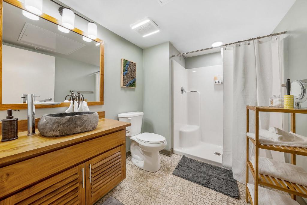 Industrial Loft Apartments in the Beautiful Superior Building Minutes from FirstEnergy Stadium 319 photo